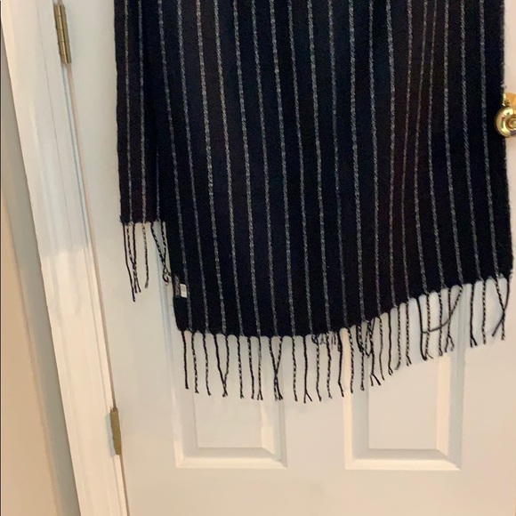 Topshop LONG scarf/wrap - Picture 2 of 3